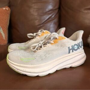 Hoka Clifton 9